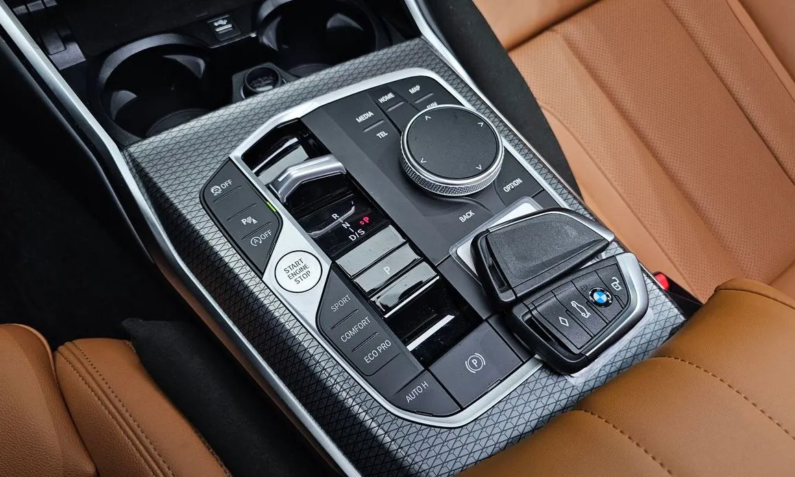 BMW 3-Series 2023 из KR, фото 9