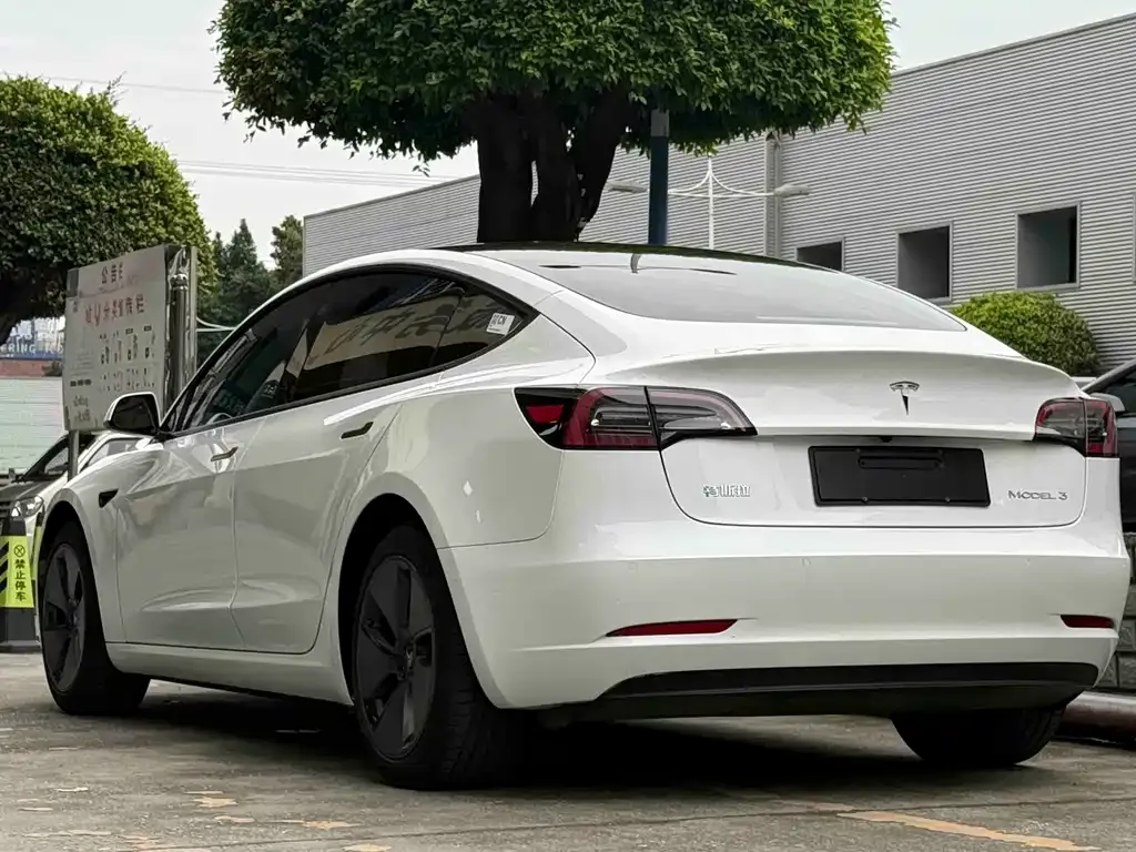 Tesla Model 3 — фото 7