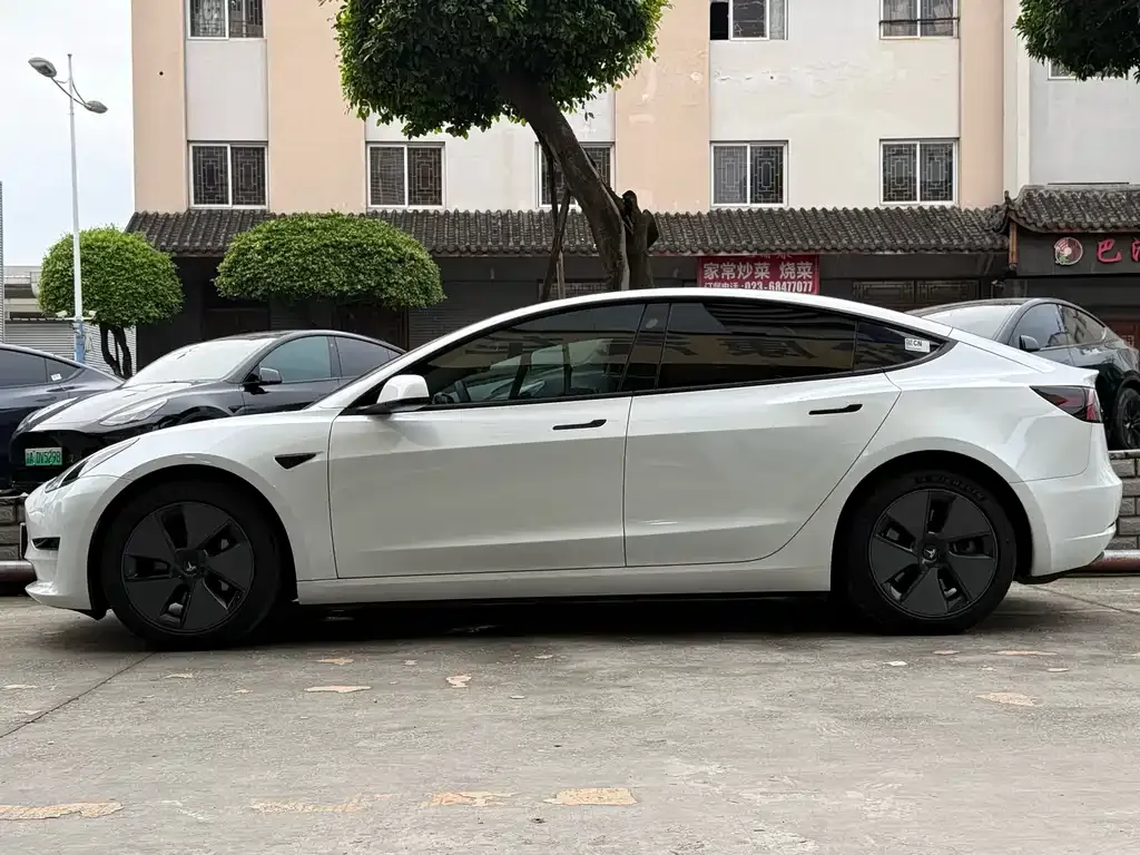 Tesla Model 3 — фото 10
