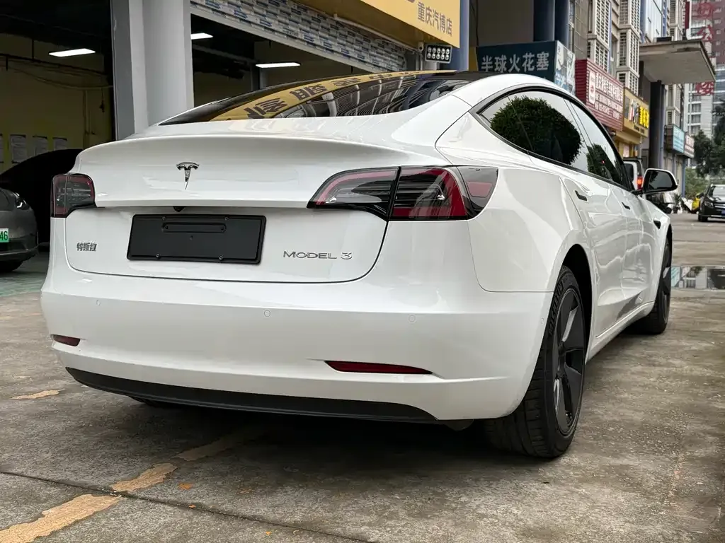Tesla Model 3 — фото 5