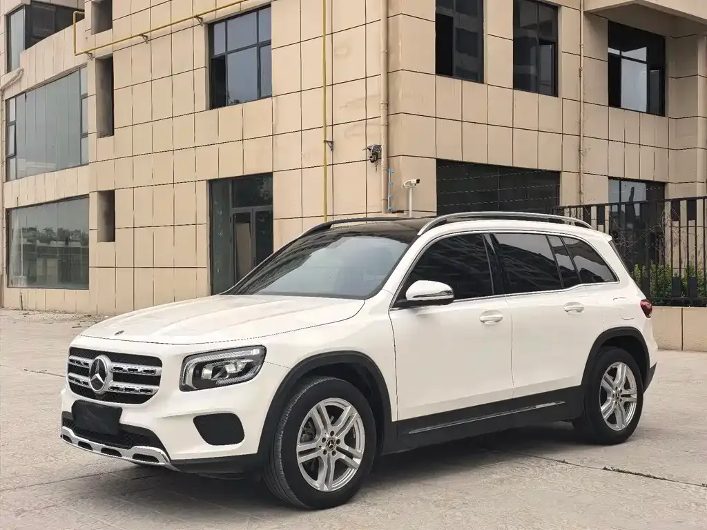 Mercedes-Benz GLB — фото 1