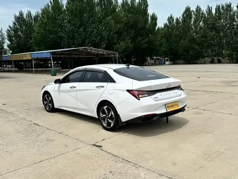Hyundai Elantra — фото 4