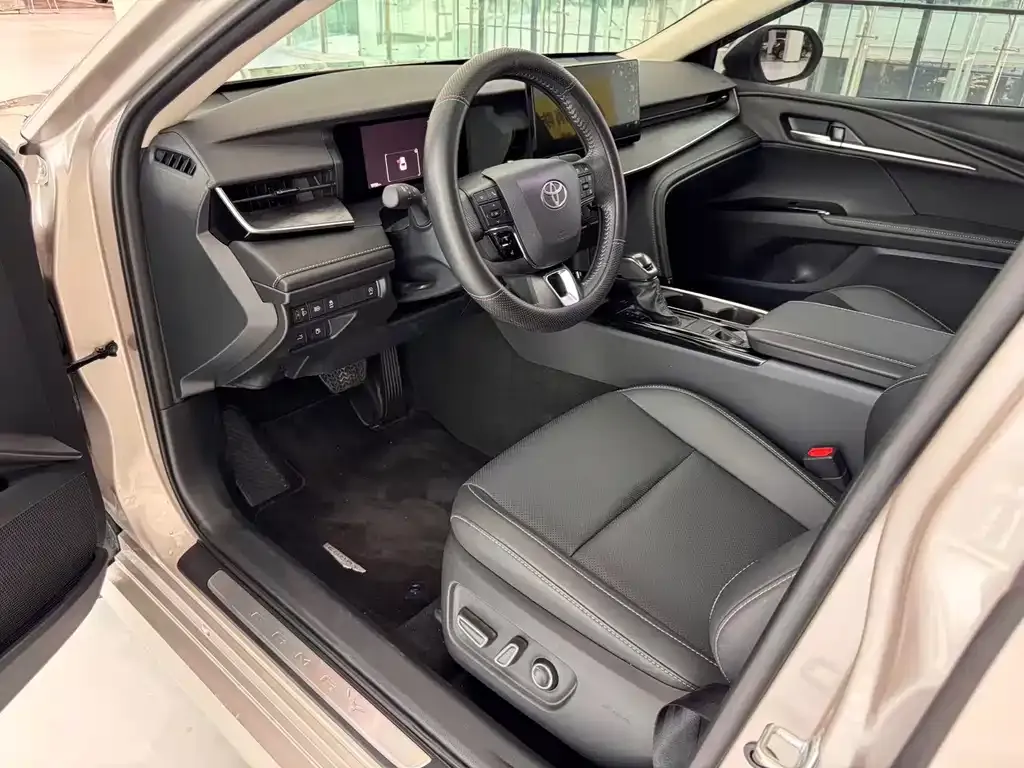 Toyota Camry 2024 из CN, фото 9