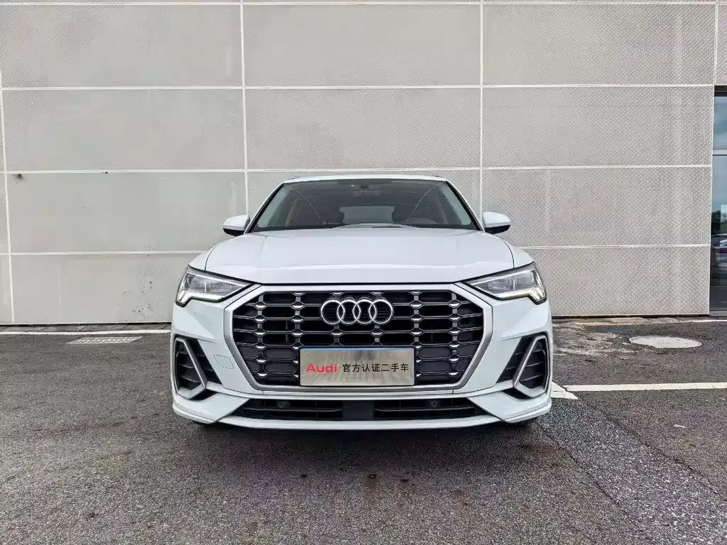 Audi Q3 — фото 10