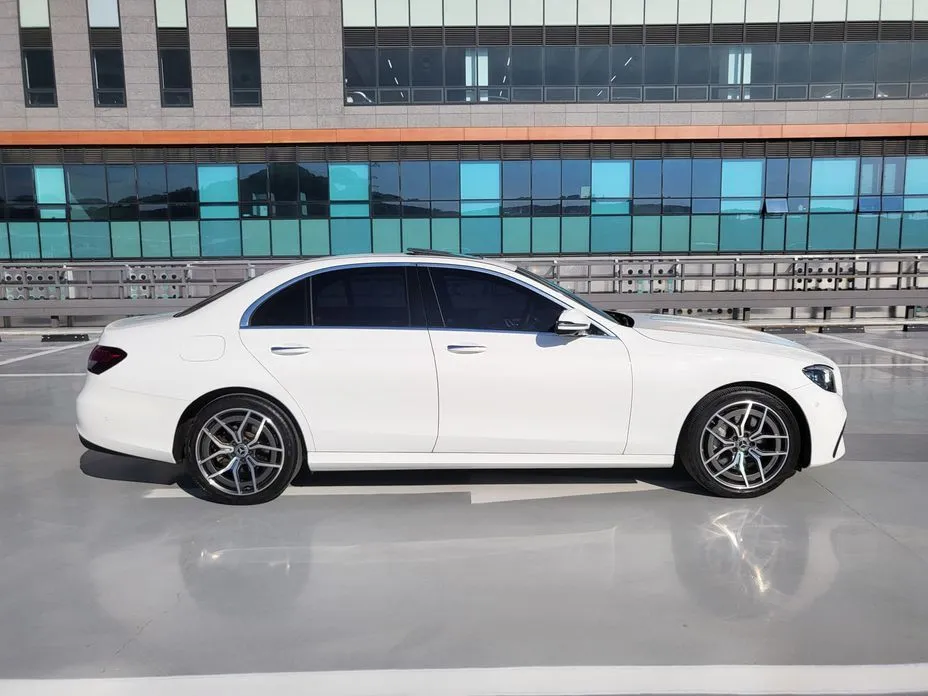 Mercedes-Benz E-Class — фото 10