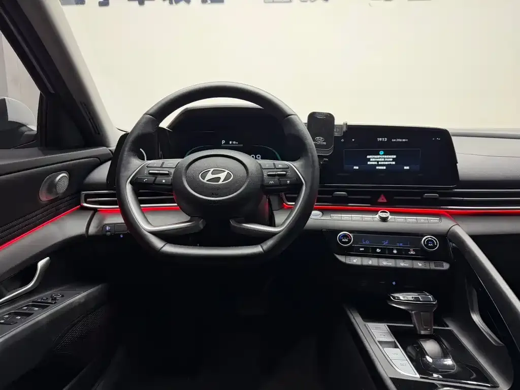 Hyundai Elantra — фото 2