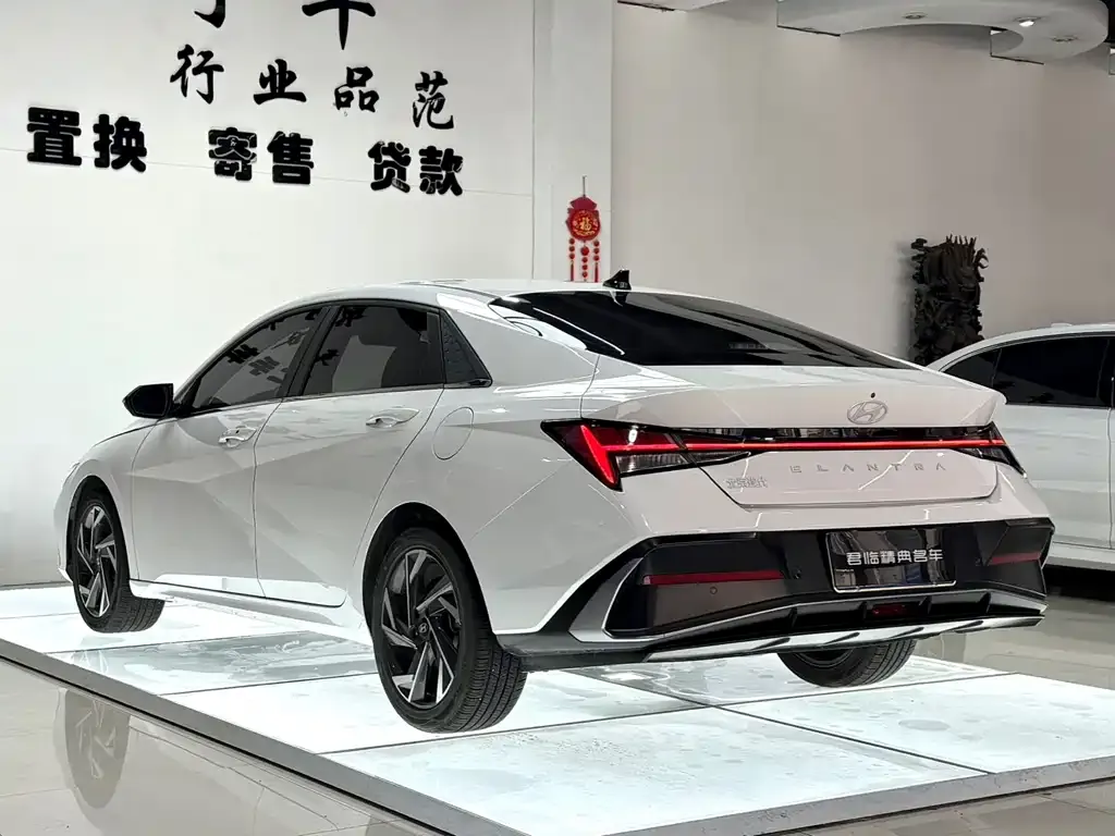 Hyundai Elantra — фото 10