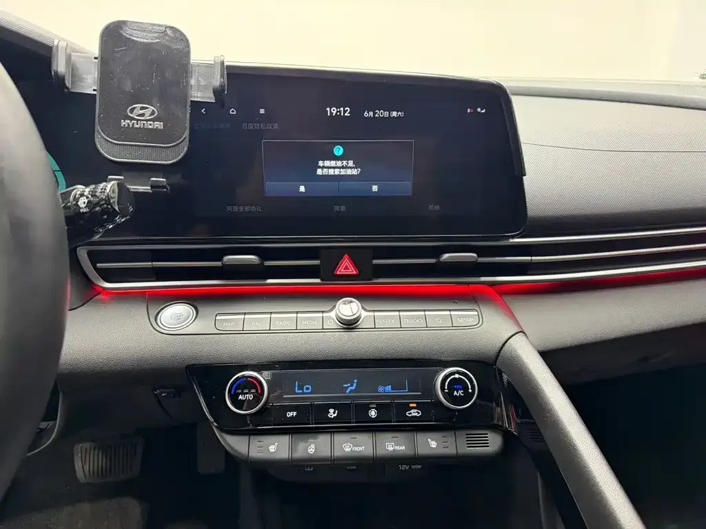 Hyundai Elantra — фото 4