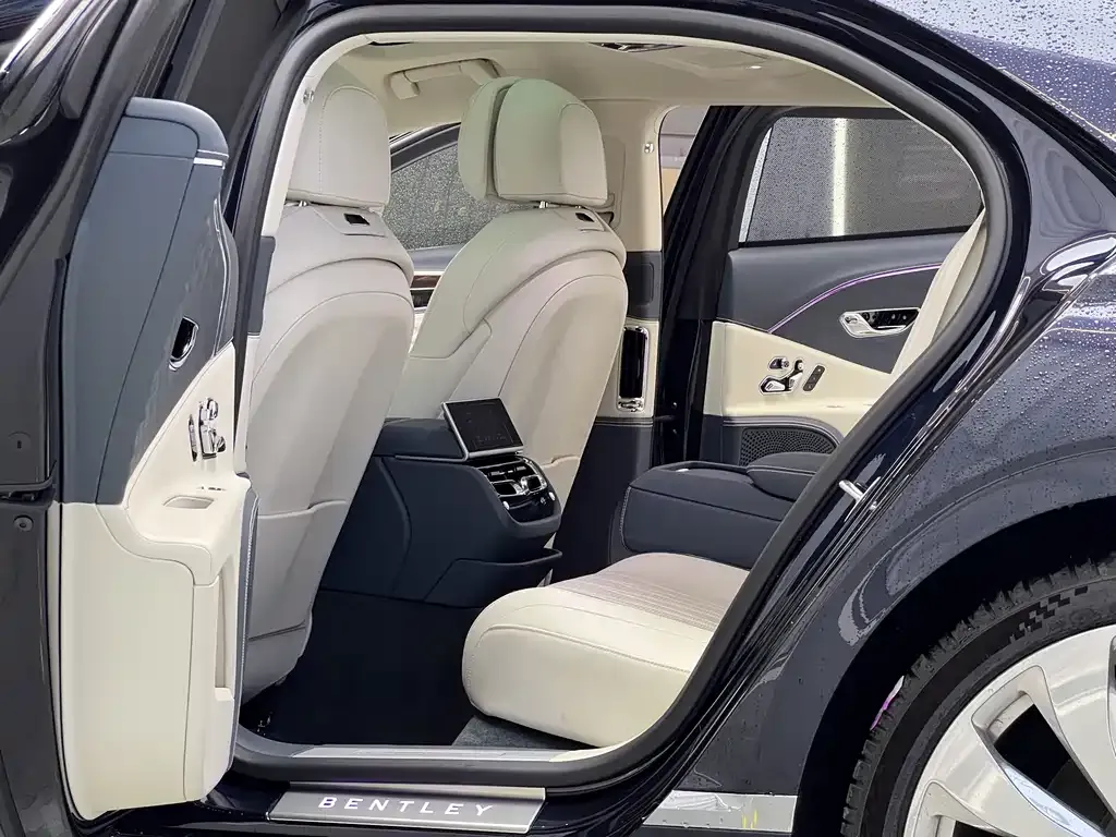 Bentley Flying Spur — фото 7