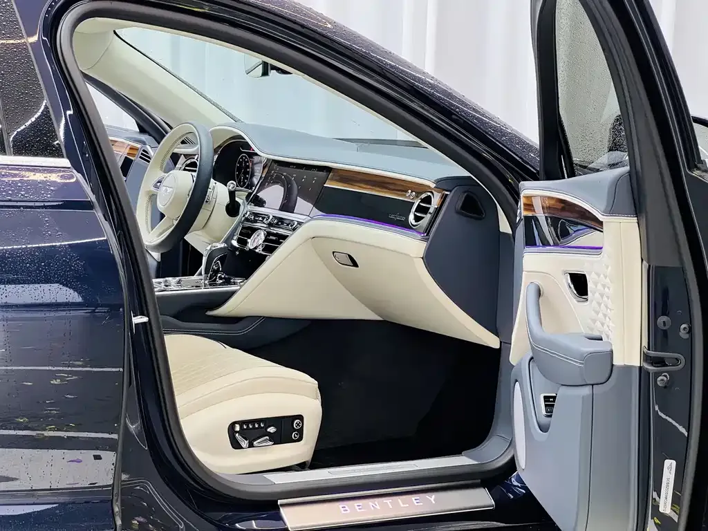 Bentley Flying Spur — фото 9