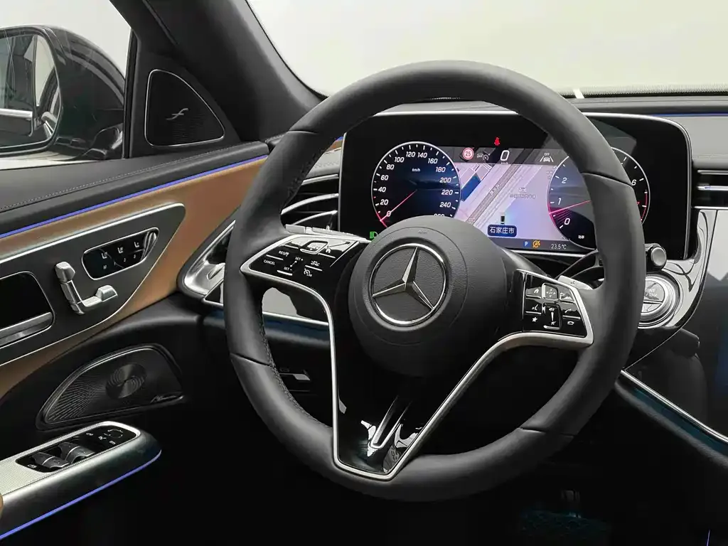 Mercedes-Benz E-Class — фото 8