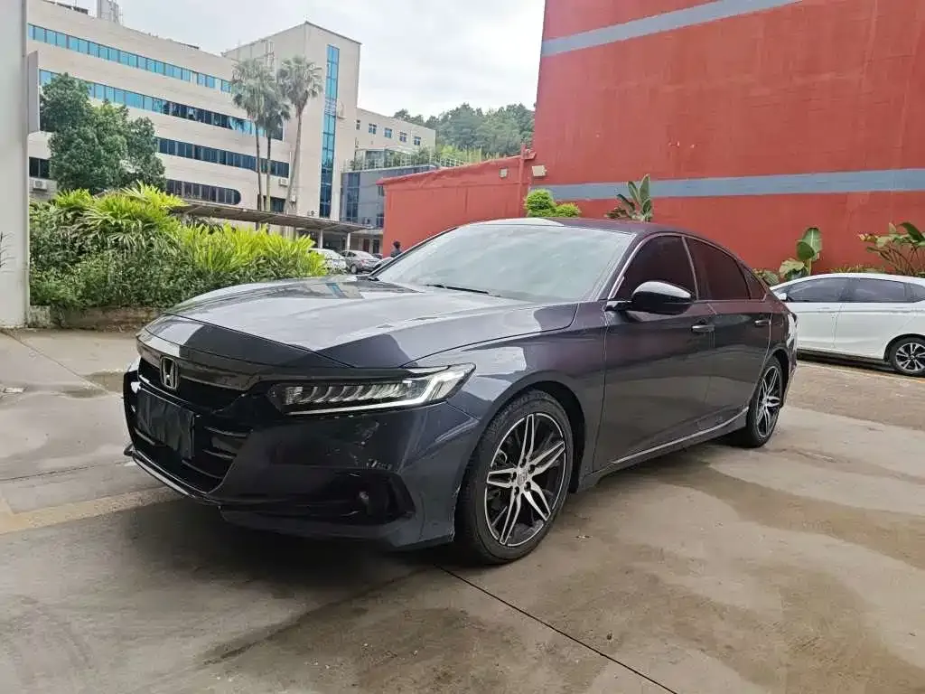 Honda Accord — фото 1