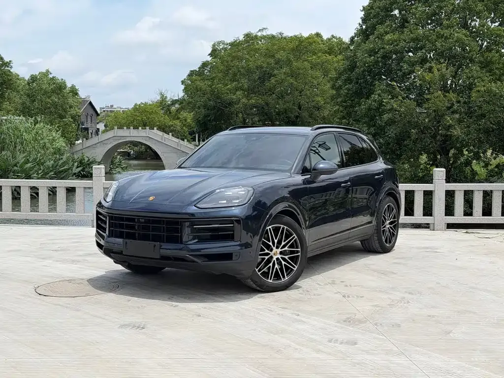 Porsche Cayenne — фото 1