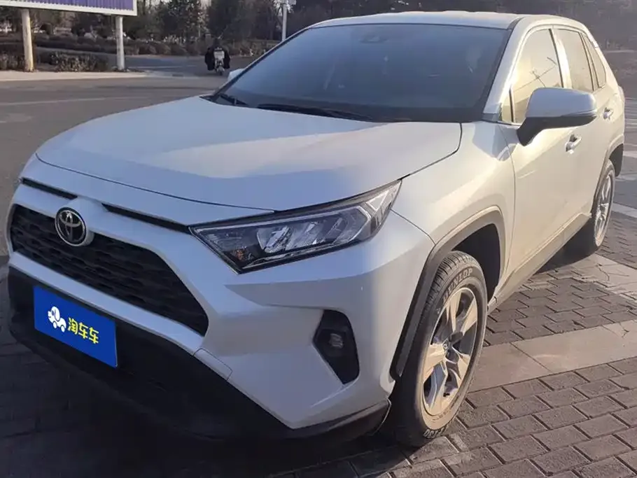 Toyota RAV4 — фото 1