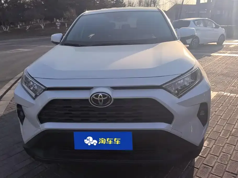Toyota RAV4 — фото 3