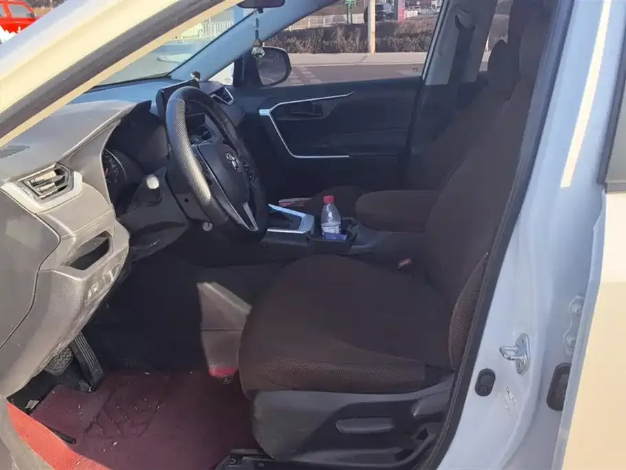 Toyota RAV4 — фото 2