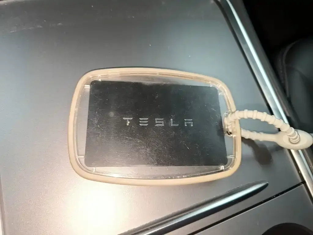 Tesla Model 3 — фото 2
