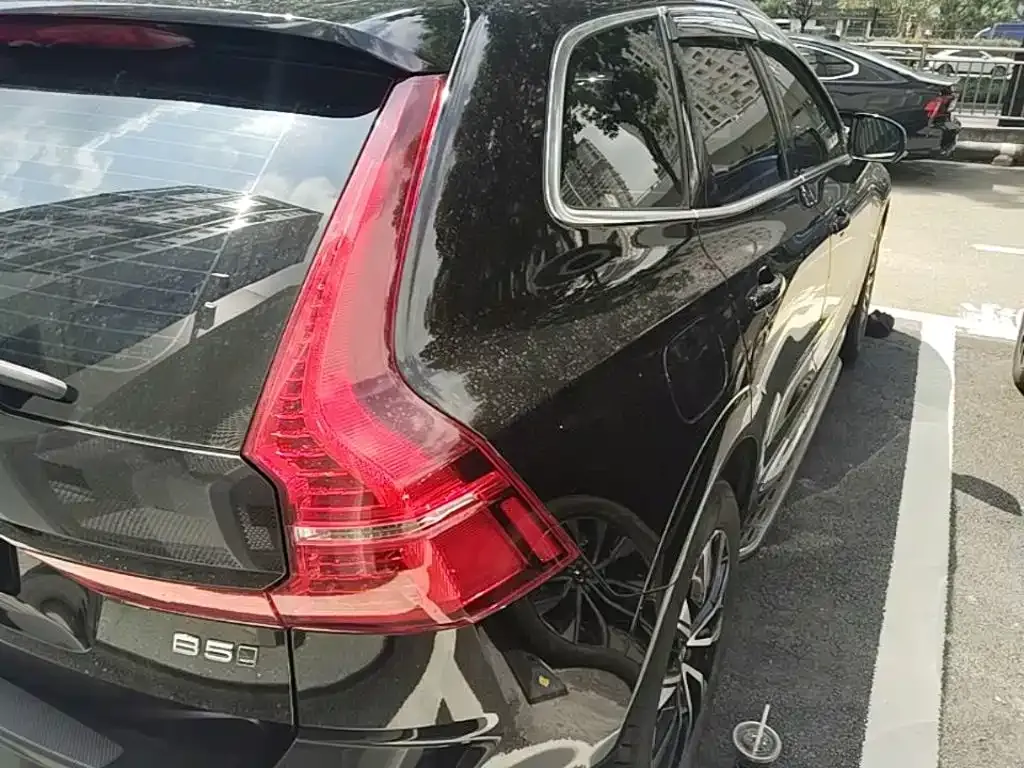 Volvo XC60 — фото 10