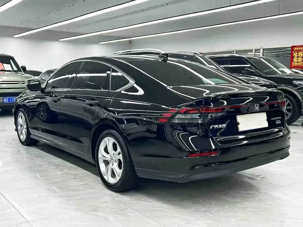 Honda Accord — фото 10