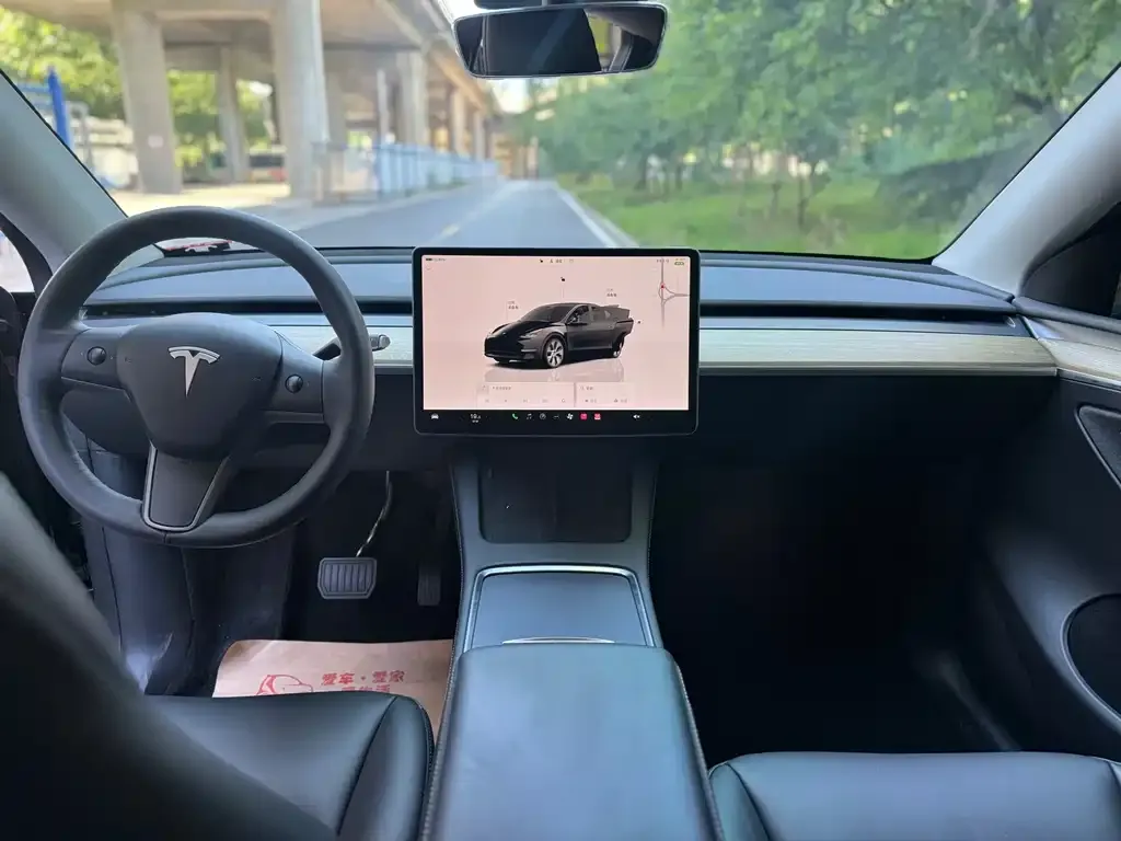 Tesla Model Y — фото 6