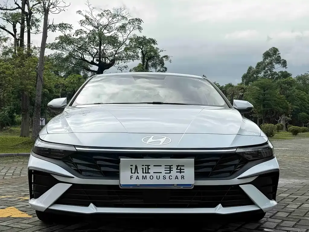 Hyundai Elantra — фото 2