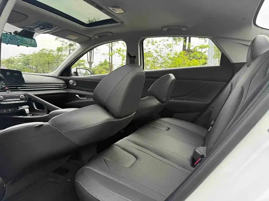 Hyundai Elantra — фото 4