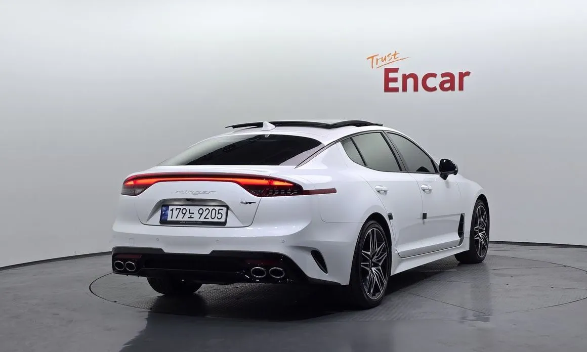 Kia Stinger 2023 из KR, фото 2
