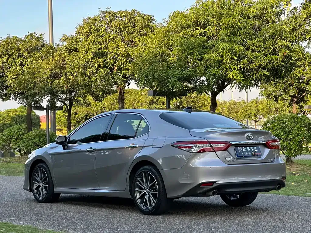 Toyota Camry — фото 9