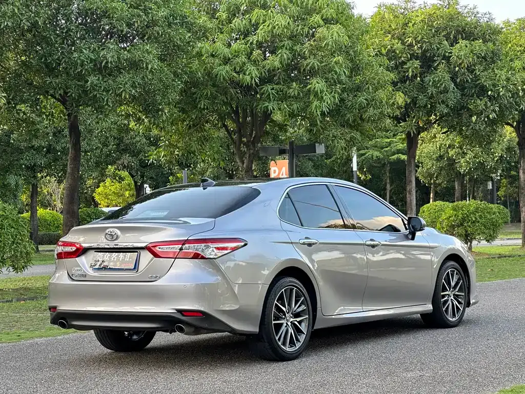 Toyota Camry — фото 6