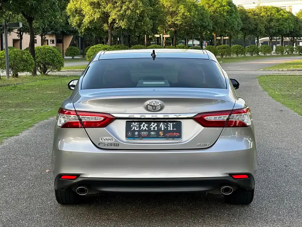 Toyota Camry — фото 7