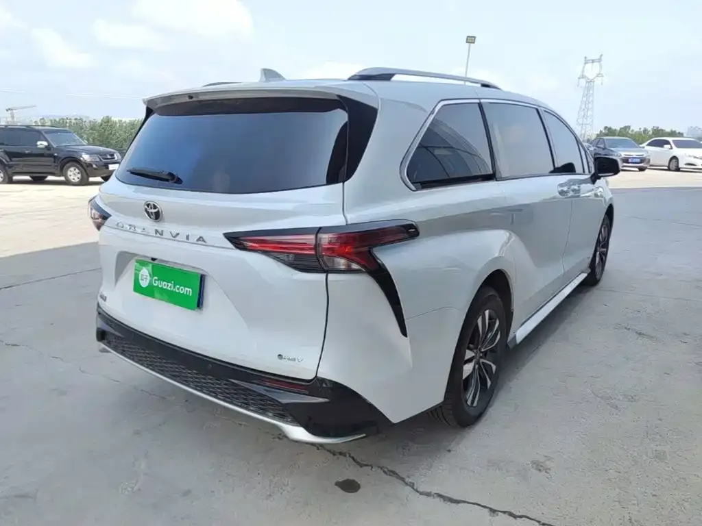 Toyota Granvia — фото 5