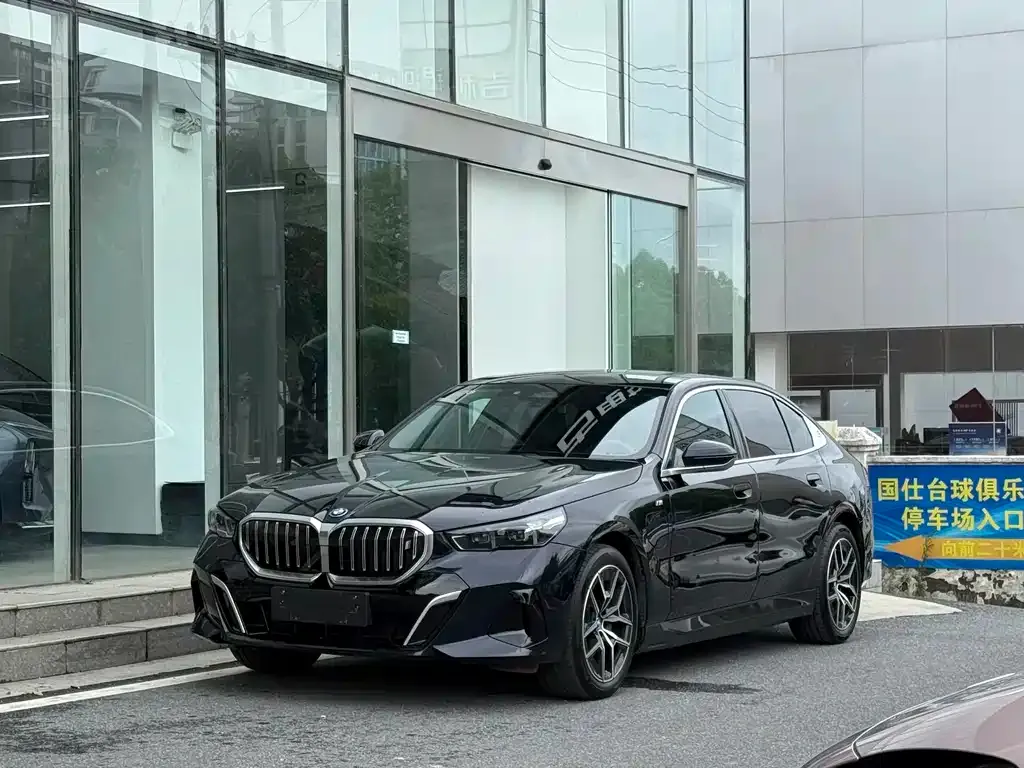 BMW i5