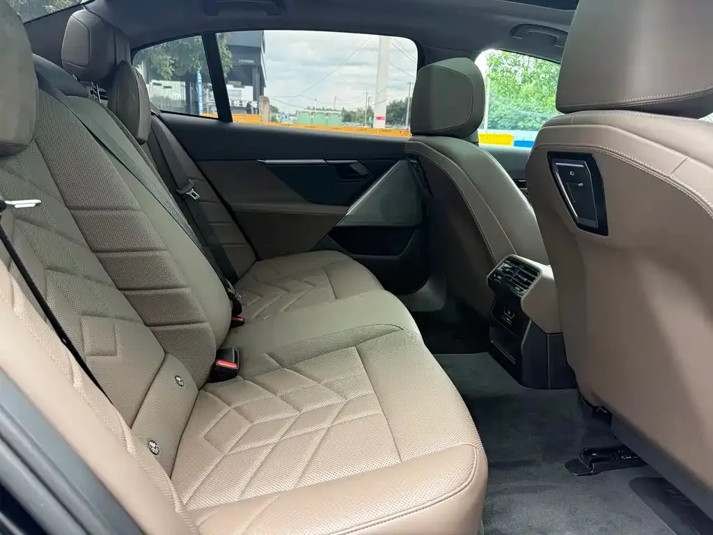 BMW i5 2024 из CN, фото 6