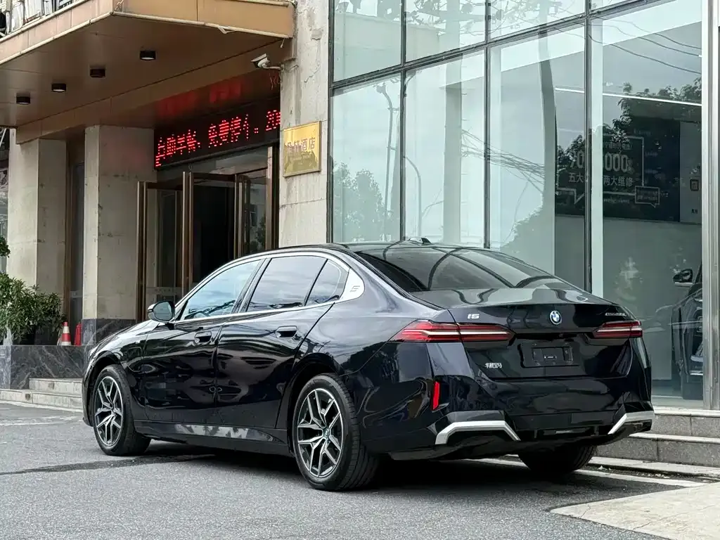 BMW i5 2024 из CN, фото 2