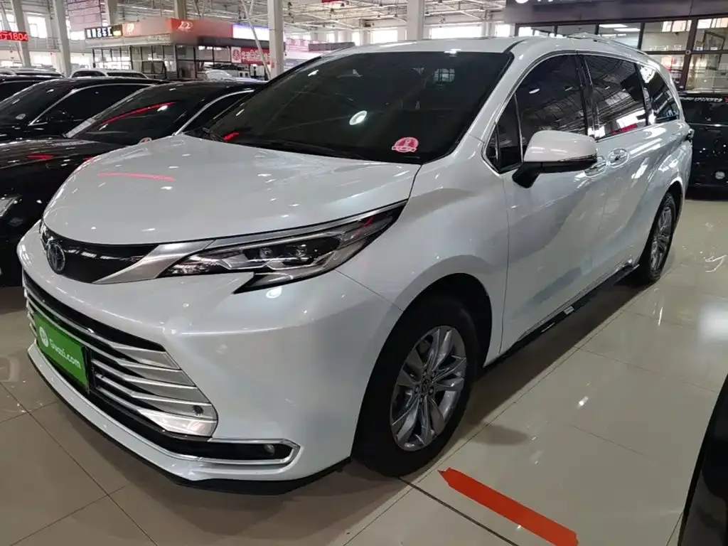 Toyota Sienna — фото 9
