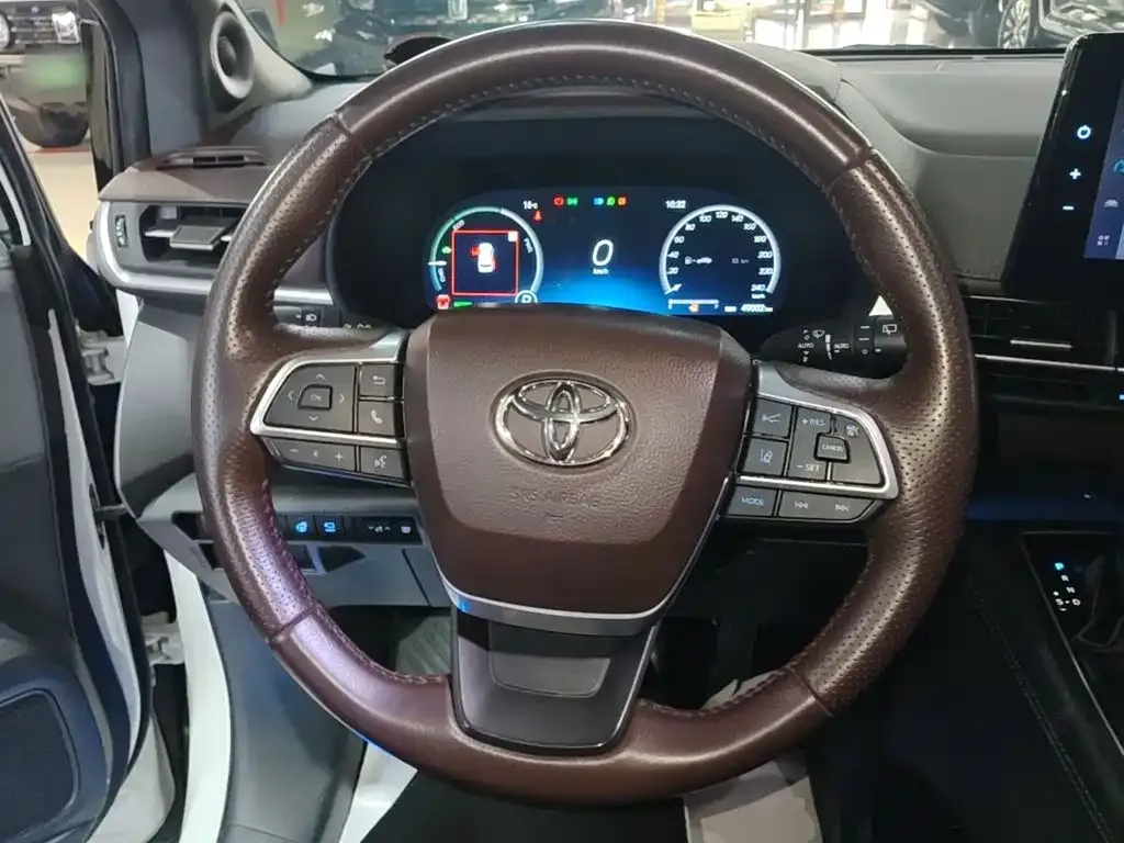 Toyota Sienna — фото 10