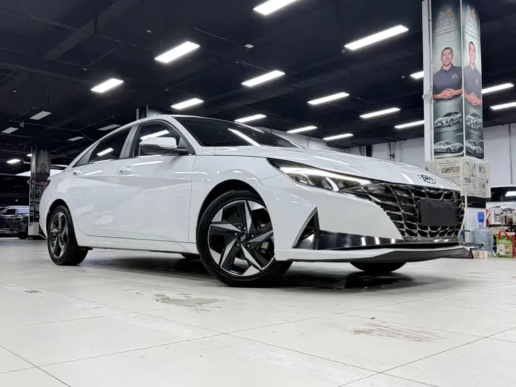 Hyundai Elantra — фото 2