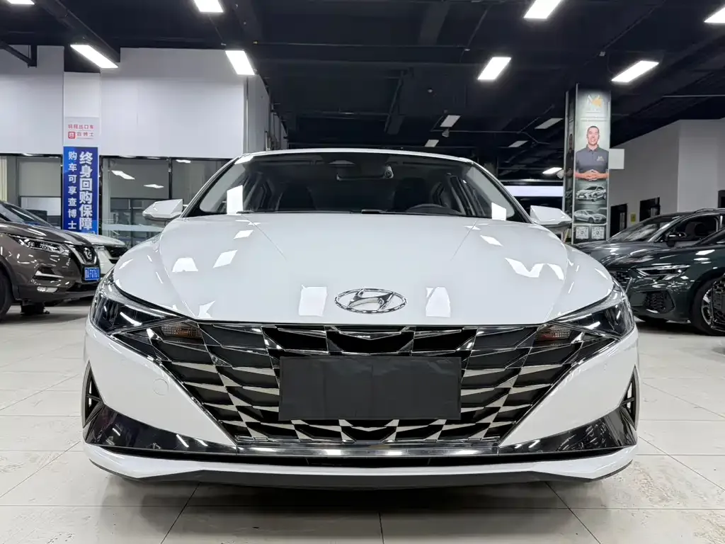 Hyundai Elantra — фото 3