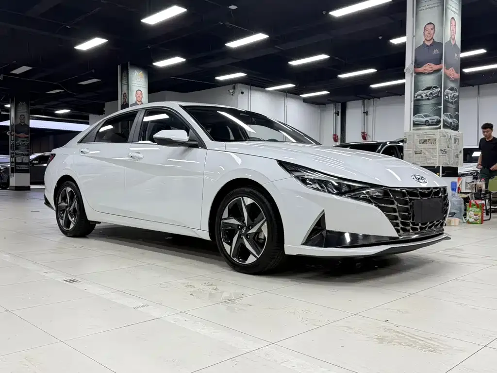 Hyundai Elantra — фото 4