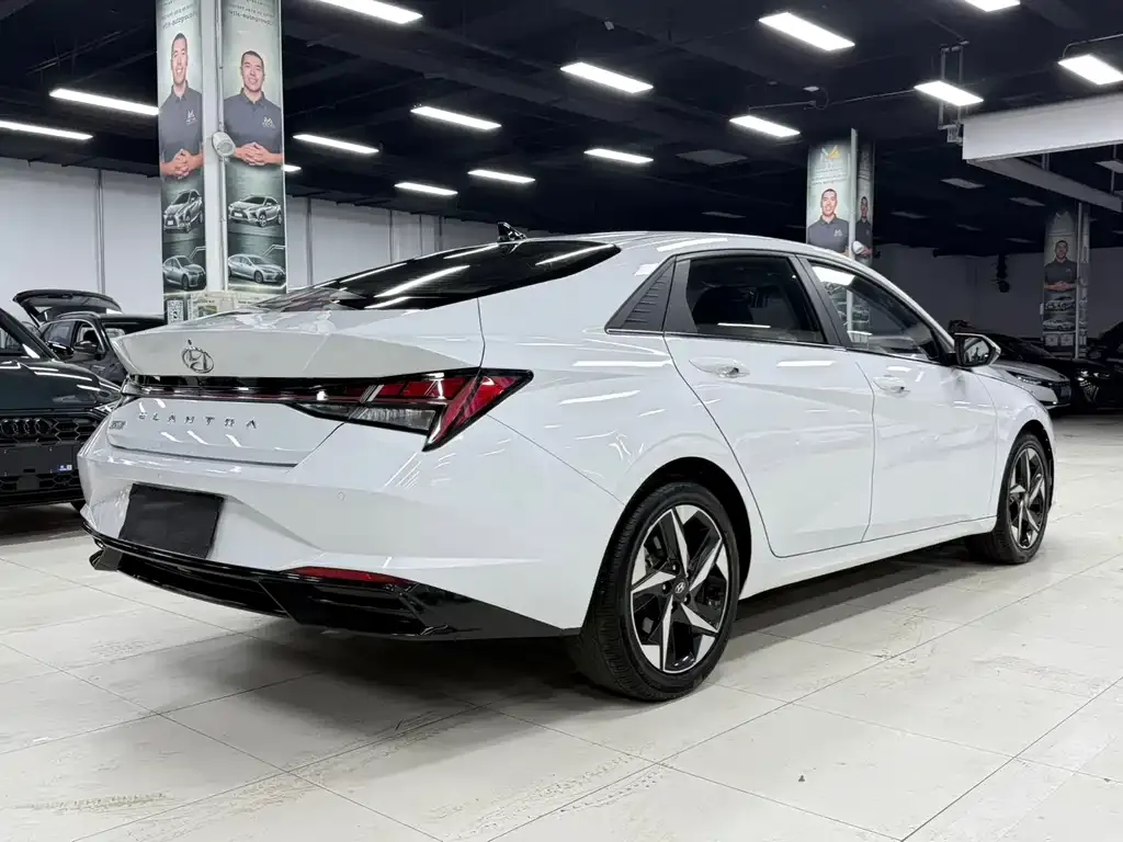 Hyundai Elantra — фото 10