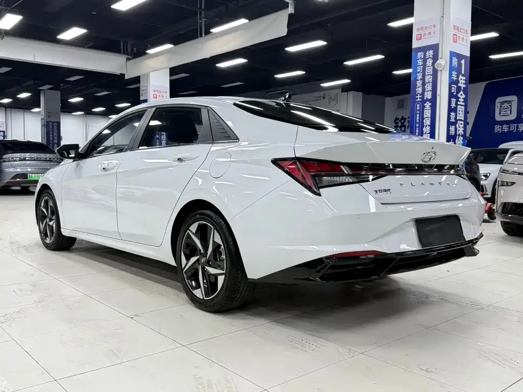 Hyundai Elantra — фото 9