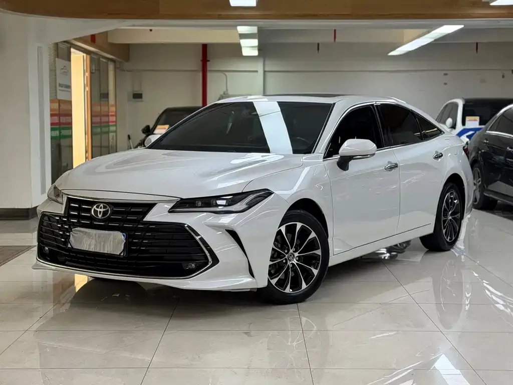 Toyota Avalon — фото 1