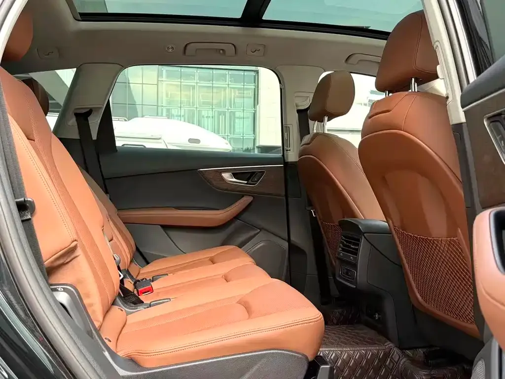 Audi Q7 2023 из CN, фото 9