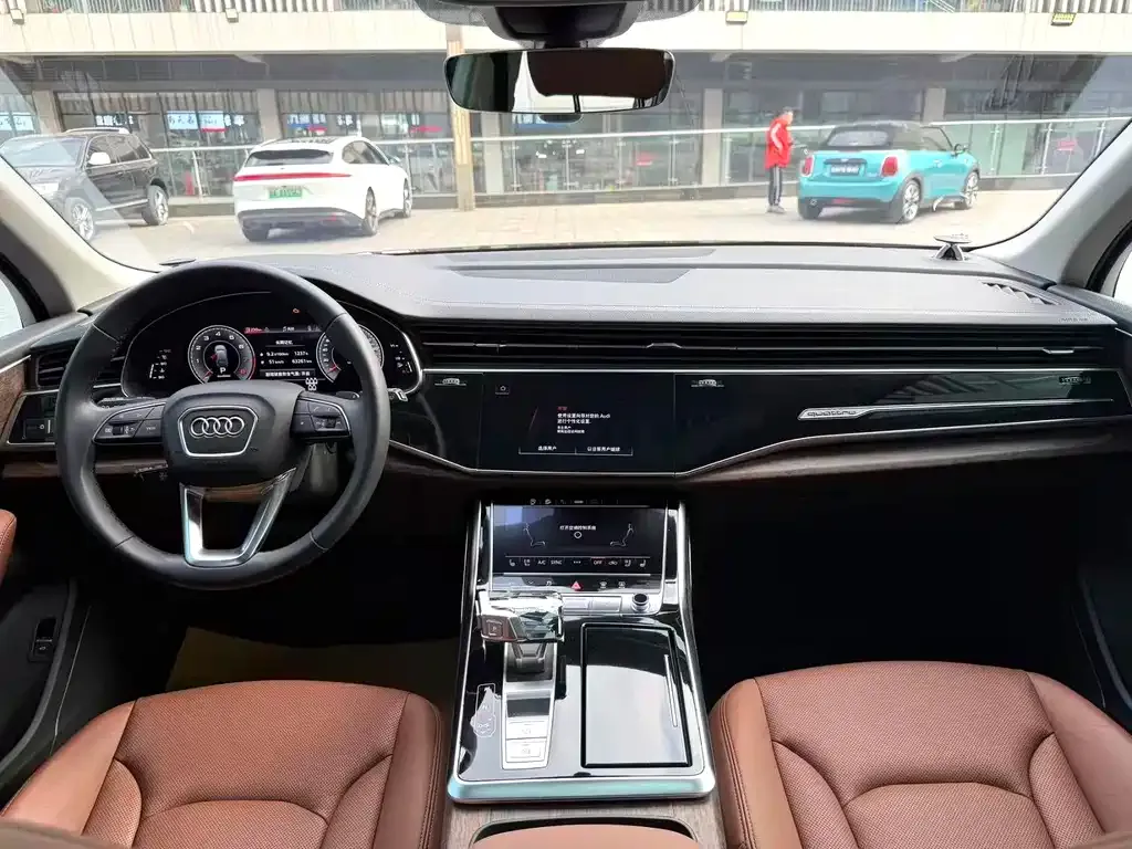 Audi Q7 2023 из CN, фото 5