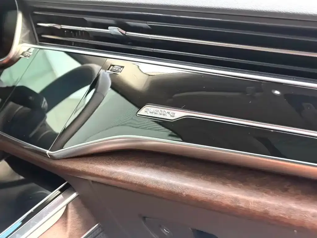 Audi Q7 2023 из CN, фото 2