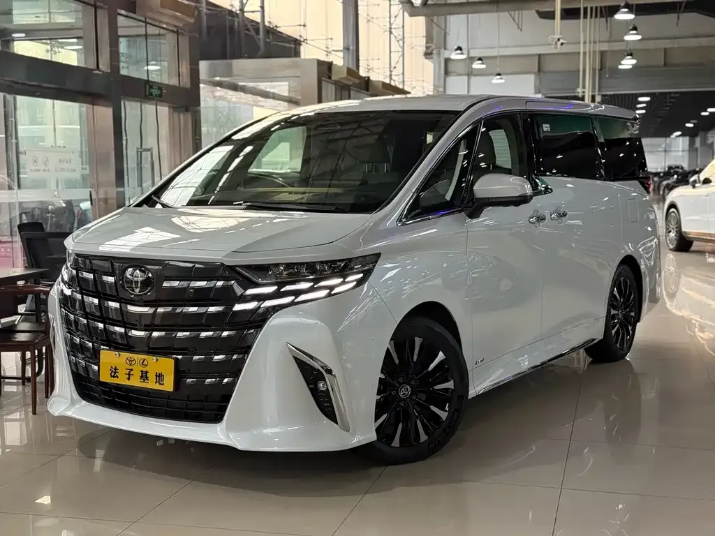 Toyota Alphard — фото 1