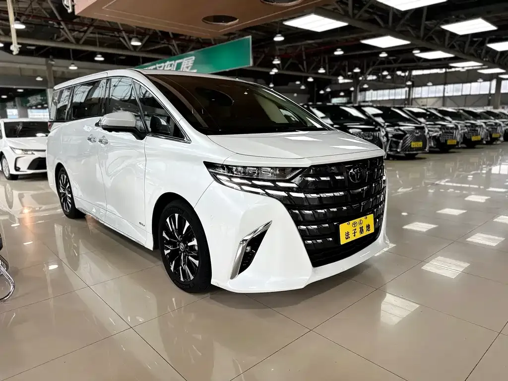Toyota Alphard — фото 4
