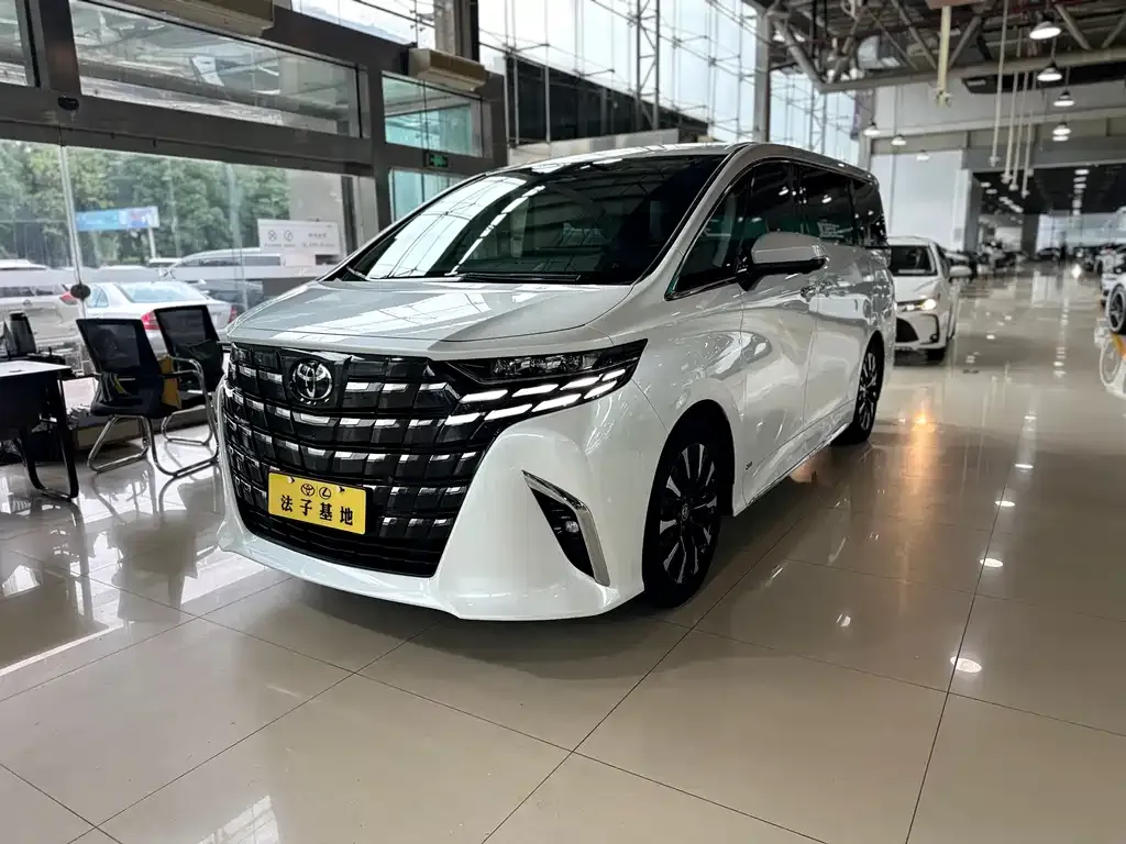 Toyota Alphard — фото 9