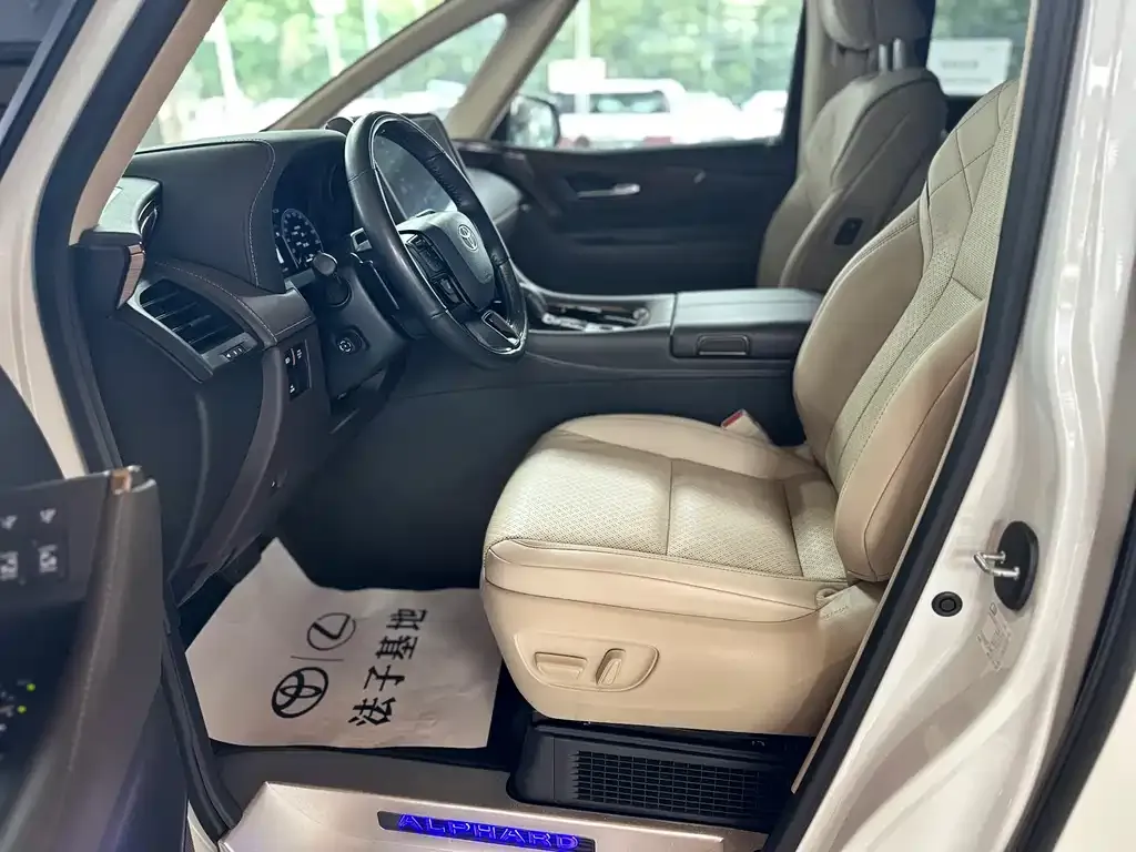 Toyota Alphard — фото 5