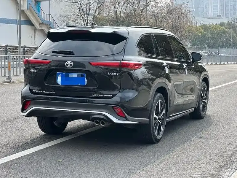Toyota Crown Kluger 2023 из CN, фото 8